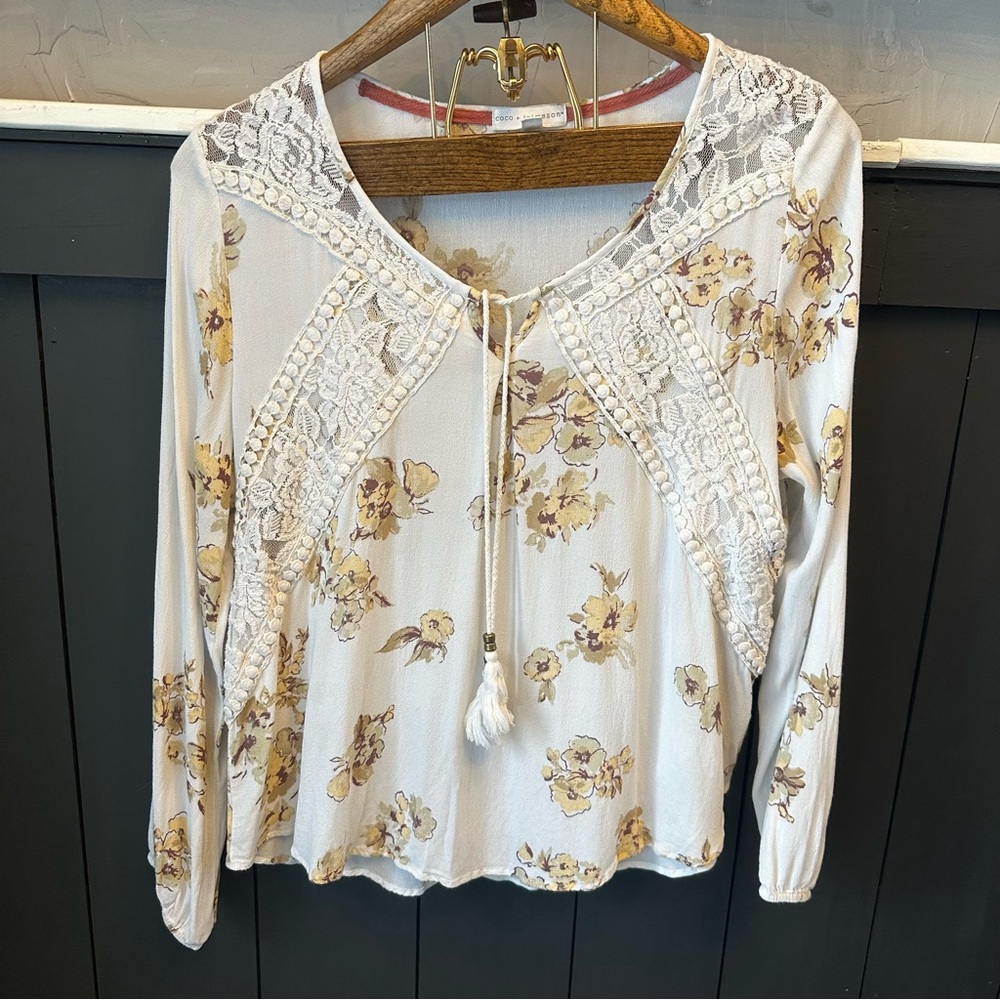 Coco + Jaimeson floral Boho Tan Cream Lace ‎ Lightweight Top with Ties size XL